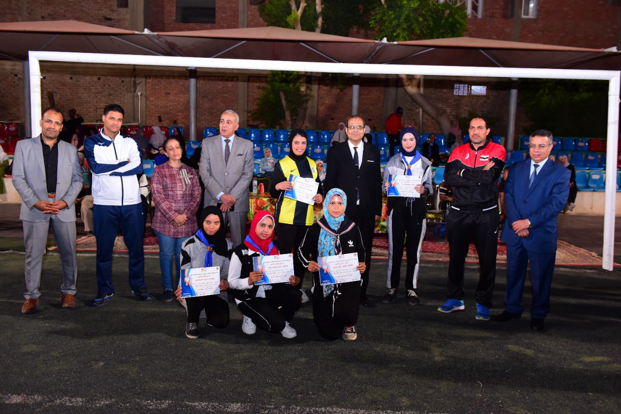 جامعة سوهاج تكرم 70 طالب في ختام مسابقات الأنشطة الطلابية  (4)