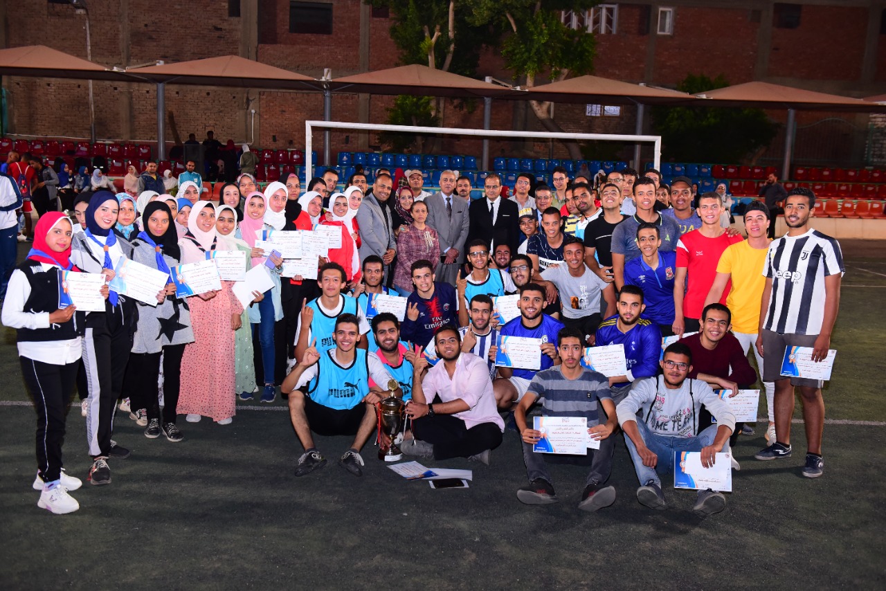 جامعة سوهاج تكرم 70 طالب في ختام مسابقات الأنشطة الطلابية  (13)