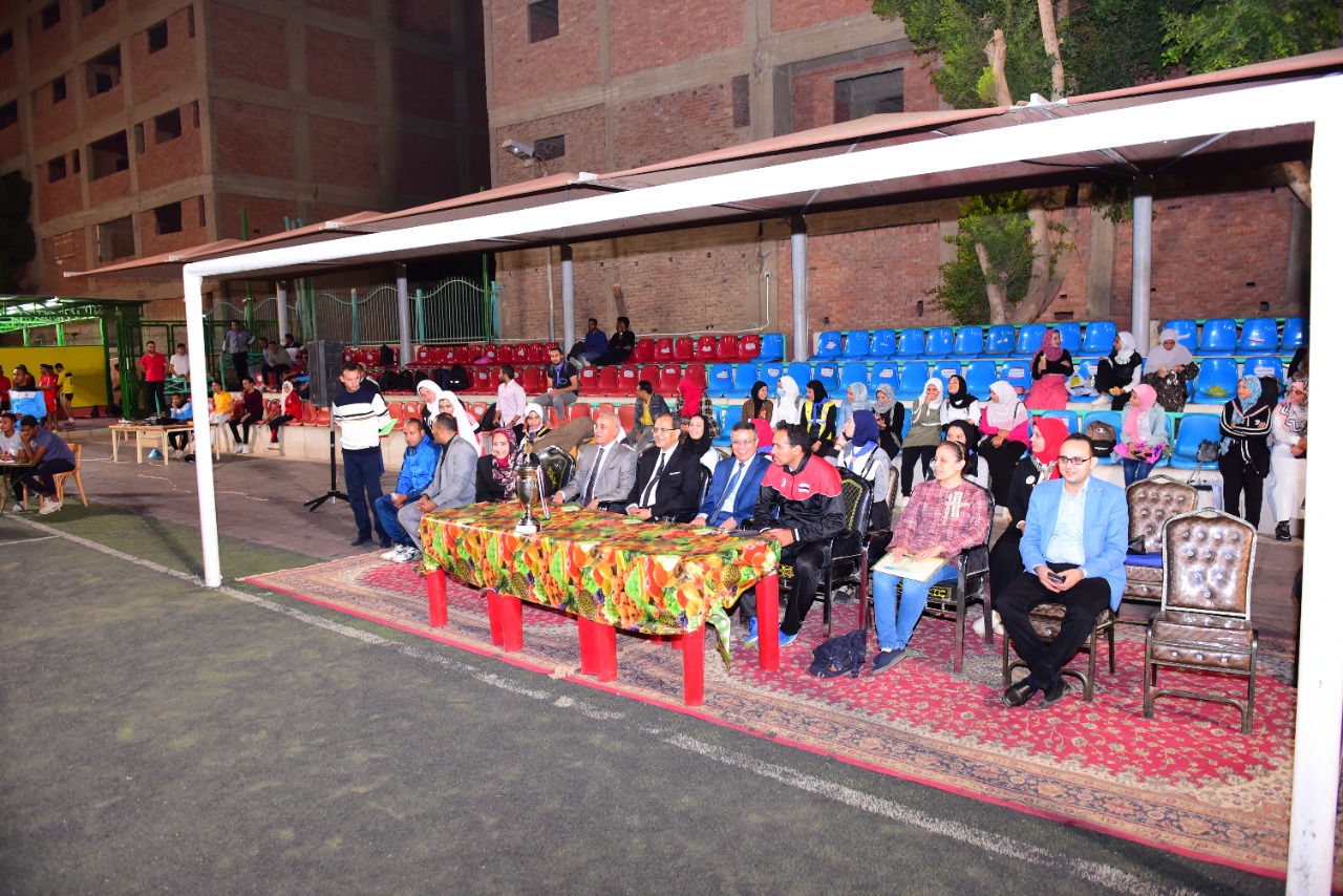جامعة سوهاج تكرم 70 طالب في ختام مسابقات الأنشطة الطلابية  (18)