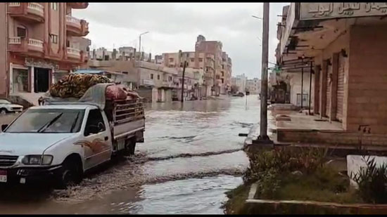 سقوط أمطار غزيرة على سواحل شمال سيناء (2)
