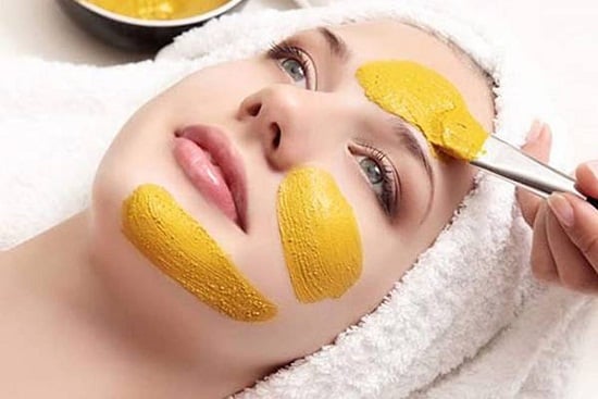 Natural recipes for skin care from turmeric