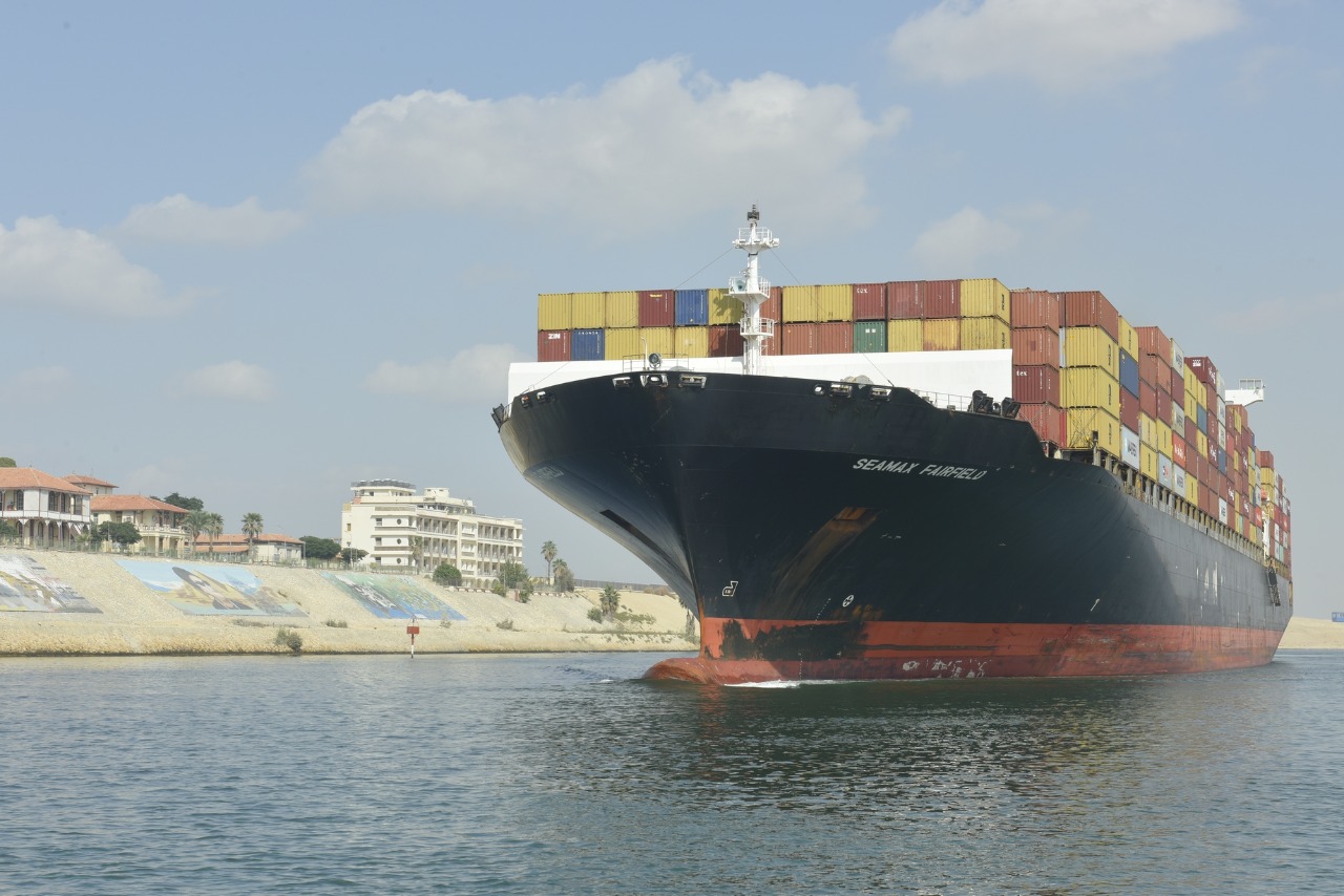 جانب من عبور السفن في قناة السويس (3)