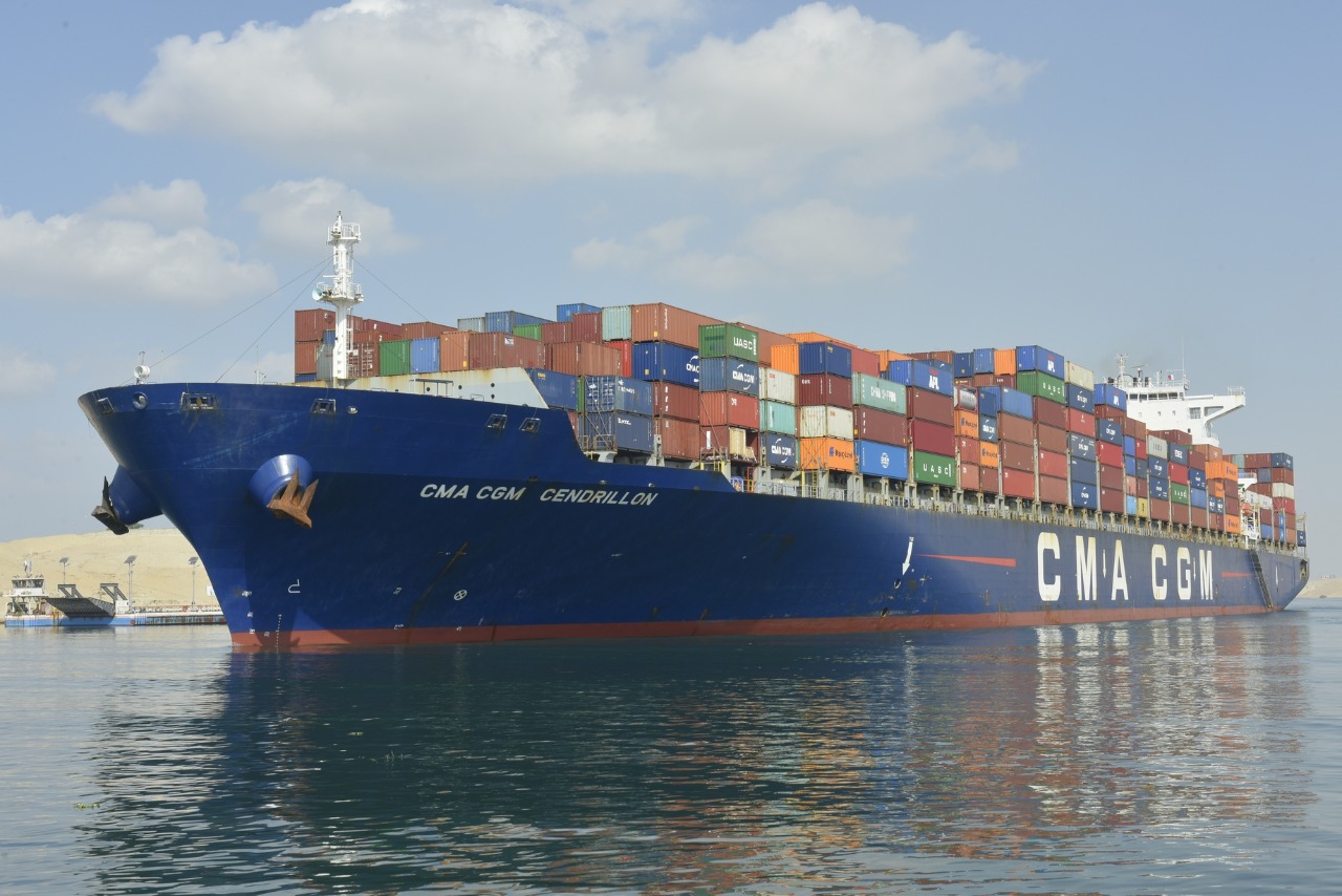 جانب من عبور السفن في قناة السويس (2)