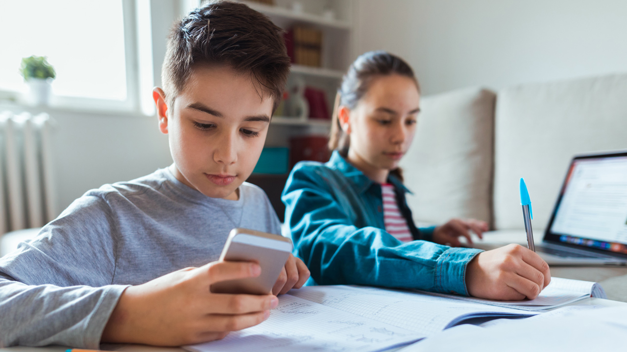 Screen-time-how-it-helps-children-learn-wide