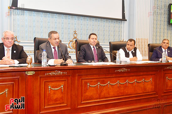 اجتماع لجنة الزراعة والري برئاسة النائب هشام الحصري  (12)