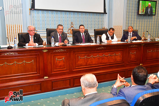 اجتماع لجنة الزراعة والري برئاسة النائب هشام الحصري  (9)