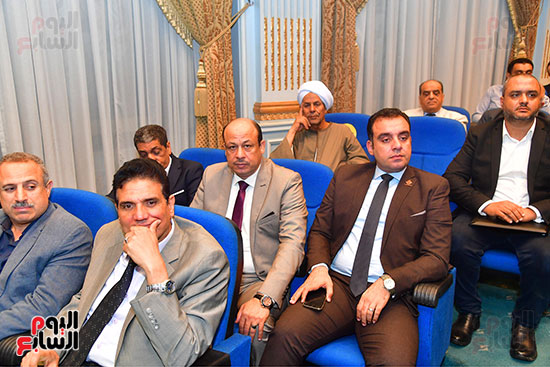 اجتماع لجنة الزراعة والري برئاسة النائب هشام الحصري  (13)