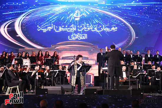 وزيرة الثقافة تبدا حفل الافتتاح بالعزف على آلة الفلوت