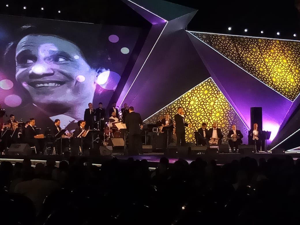 اللبناني زياد برجي يغني شو حلو وأنا قلبي عليك وياغالي على بحفل الموسيقي العربية (2)