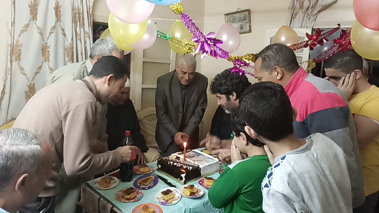 مواطنون بإحدى قرى الدقهلية يحتفلون بعيد ميلاد الرئيس (1)