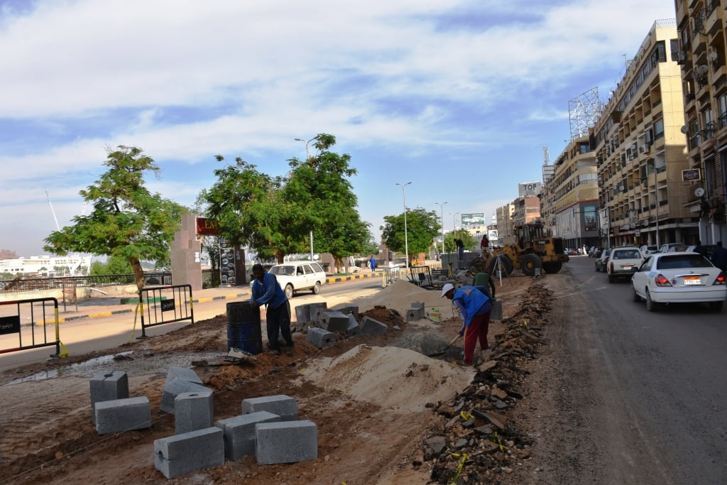 الجهود تتضافر لمساعدة المتضررين من سيول أسوان (1)