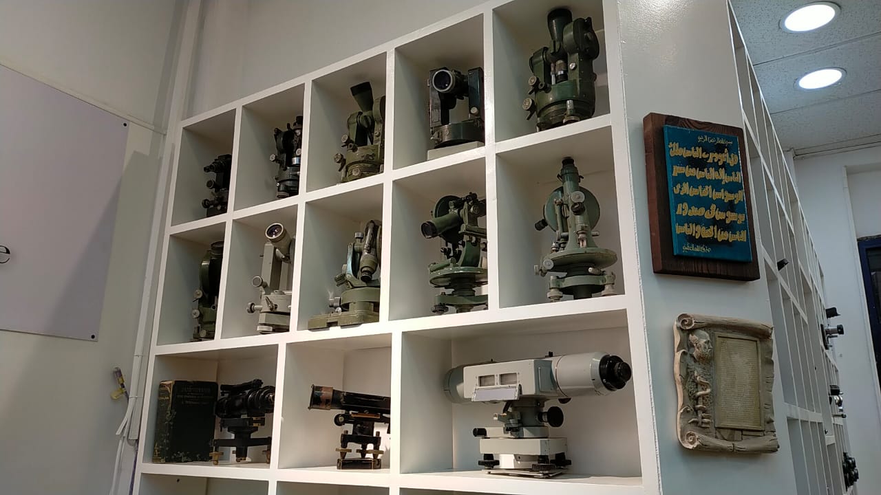 مجموعة قديمة من التليسكوبات