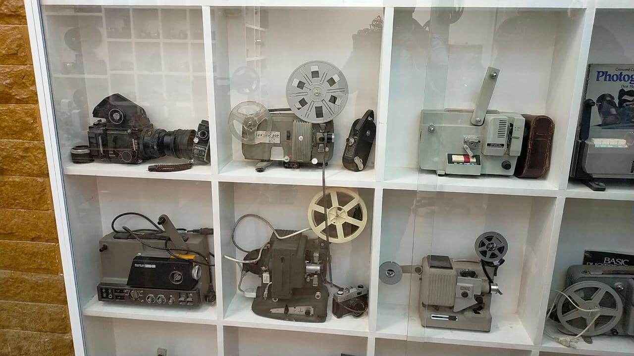 مجموعة قديمة من ماكينات عرض الأفلام