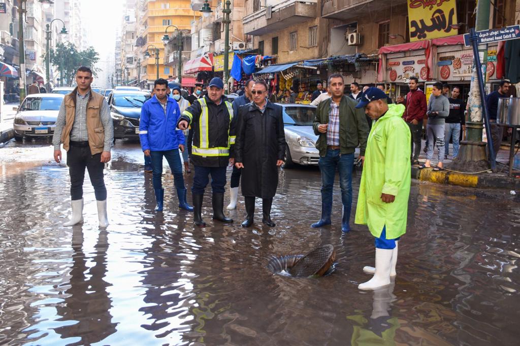  تصريف مياه الأمطار المتراكمة بشارع خالد بن الوليد  (2)