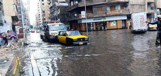 مياه-الأمطار-تغرق-شوارع-الإسكندرية