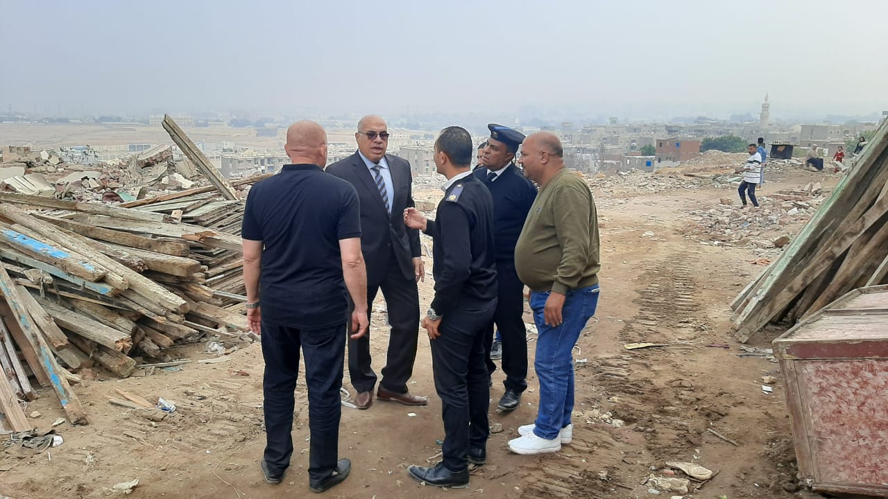 نائب محافظ القاهرة يتابع تطوير شمال الحرفيين (1)