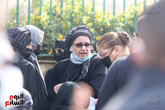 وصول جثمان سهير البابلى لمسجد الشرطة  (9)