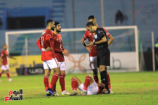 لحظة سقوط احد لاعبي الأهلي للاصابة