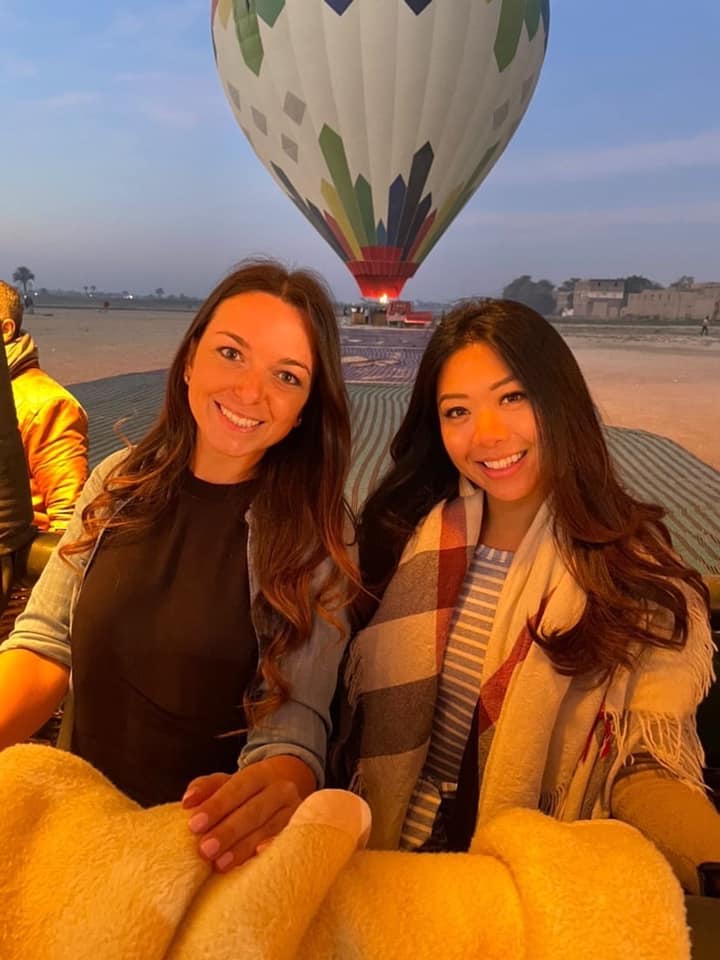 سعادة السياح برحلات البالون الساحرة