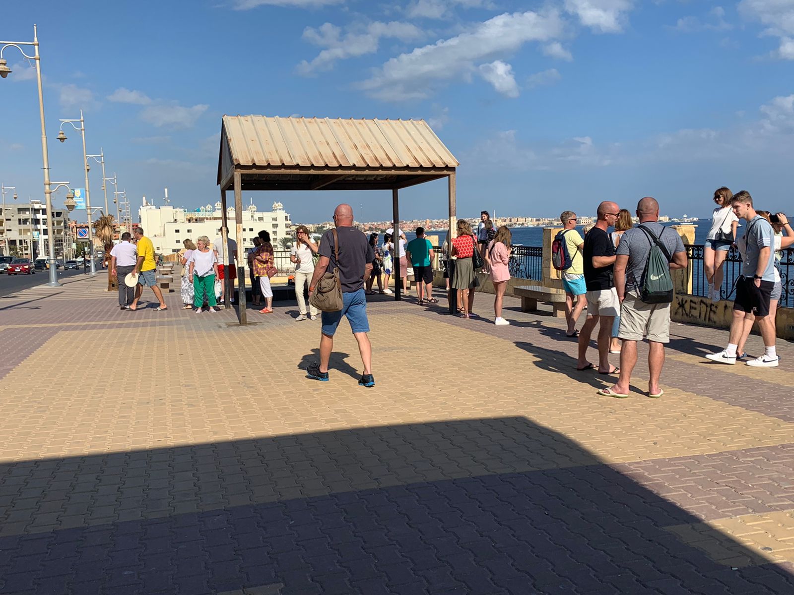 اقبال السياح على كورنيش الغردقة