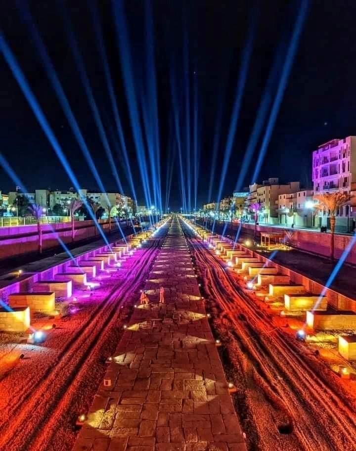 الإضاءة بطريق الكباش قبل الحفل العالمى