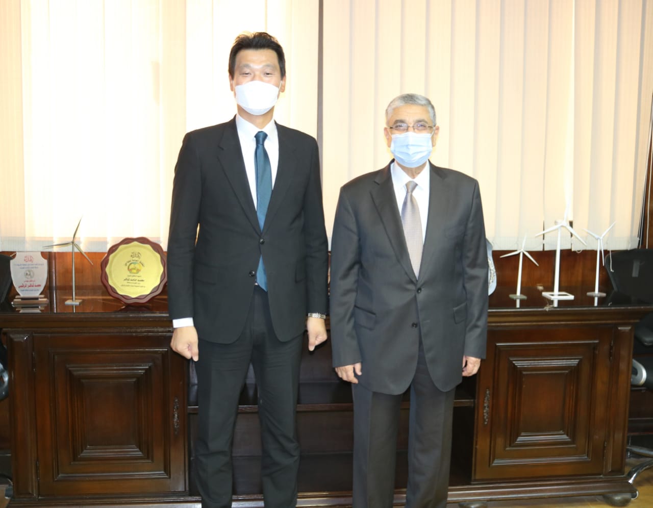 سفير كوريا مع وزير الكهرباء