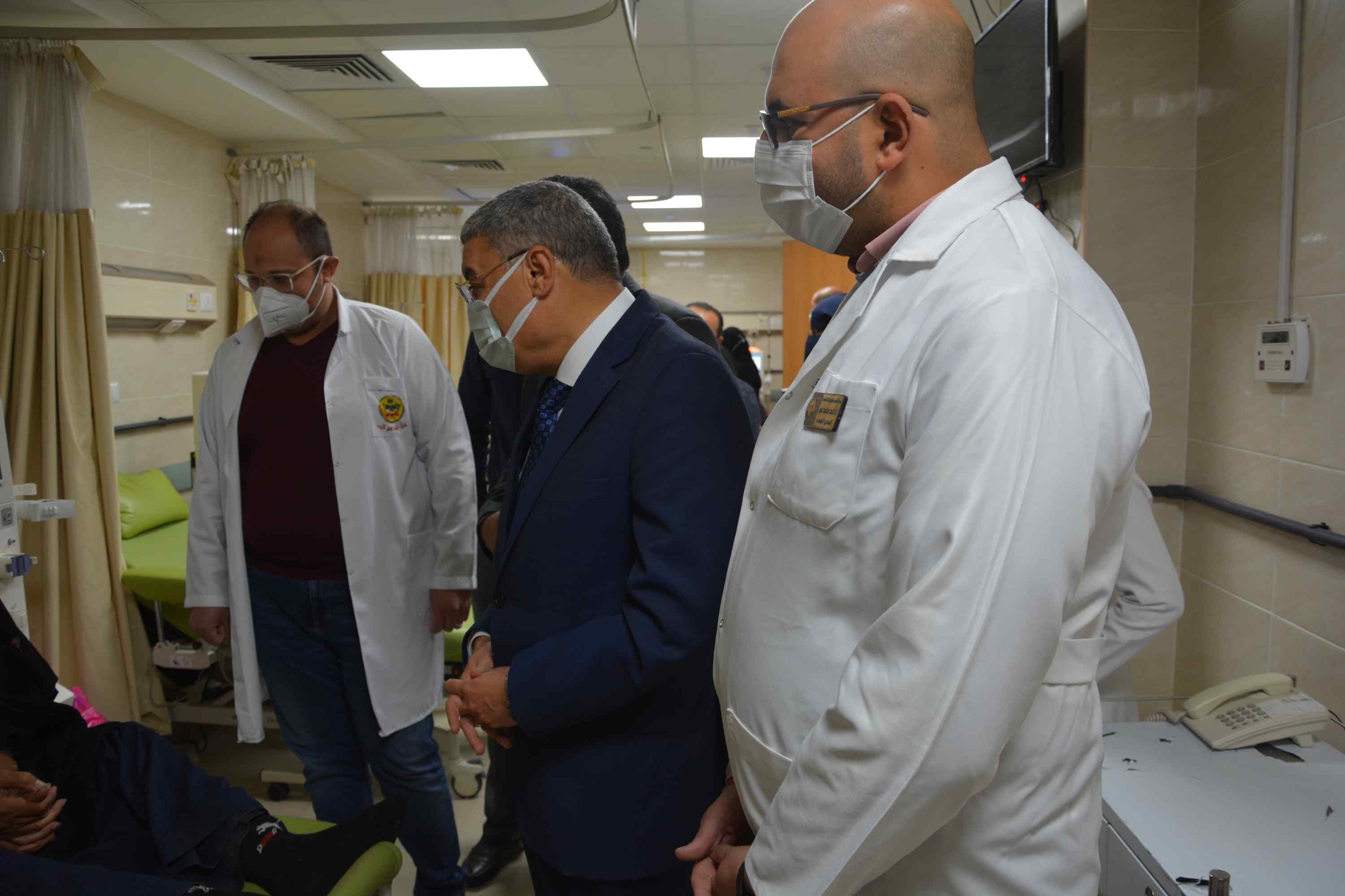 محافظ المنيا يتابع سير العمل بمستشفى ملوي التخصصي وديرمواس المركزي