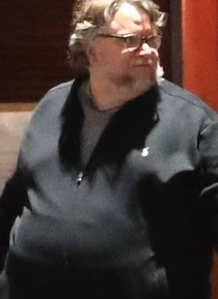 المخرج بعد ظهوره هو الآخر