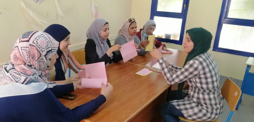 تدريب الأوريجامي   بالمدارس المصرية اليابانية