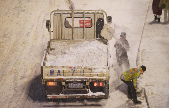 إزالة الثلوج من الطرق والشوارع
