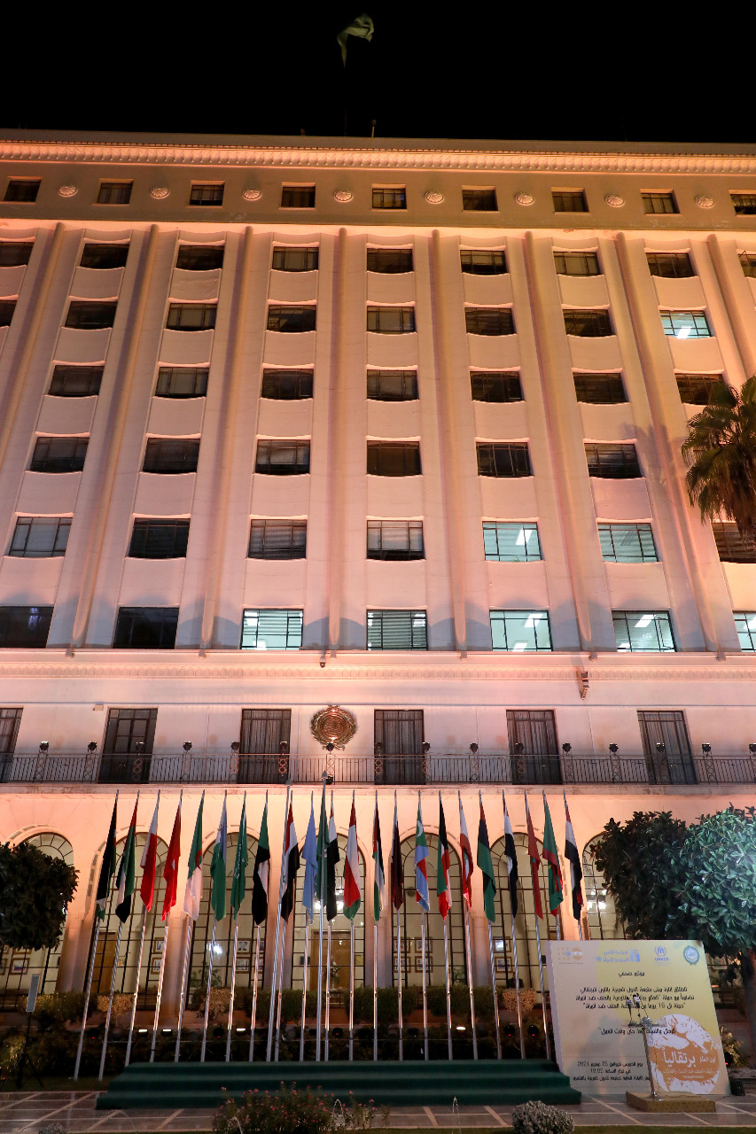 إضاءة مبنى الجامعة العربية باللون البرتقالى