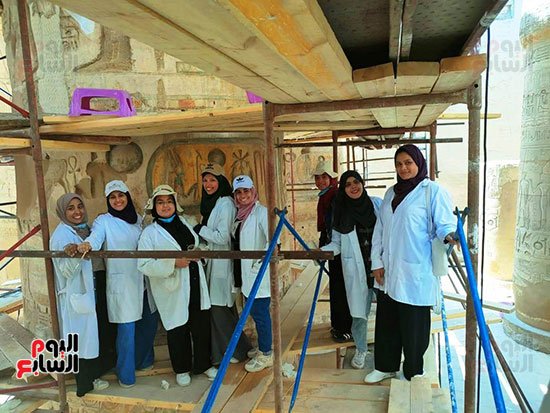 الفتيات الصعايدة أبطال الترميم فى الكرنك الفتيات الصعايدة أبطال الترميم فى الكرنك