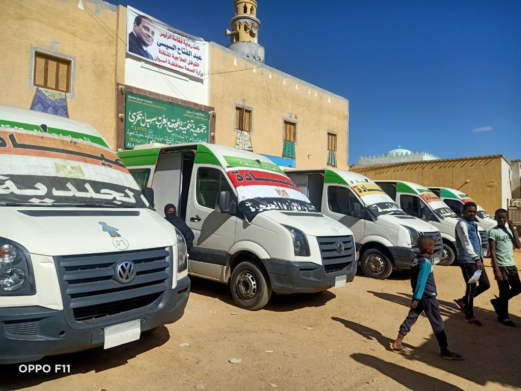 سيارات القافلة الطبية في أسوان ضمن مبادرة حياة كريمة