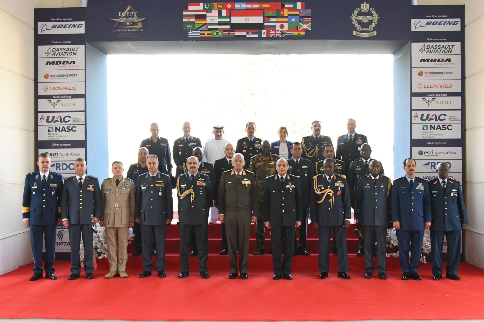 وزير الدفاع يشهد فعاليات المنتدى الدولى الأول للقوات الجوية (5)