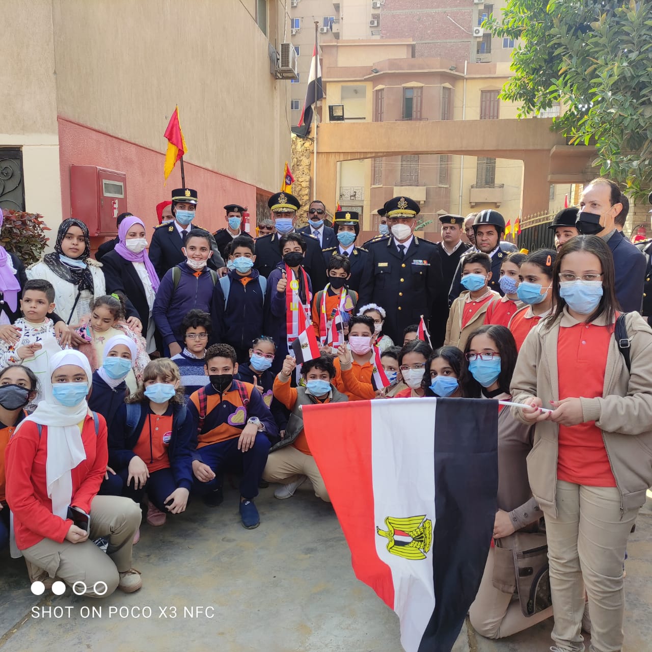 طلاب تعليم القاهرة يحتفلون باليوم العالمي للطفل بخيالة الشرطة (3)