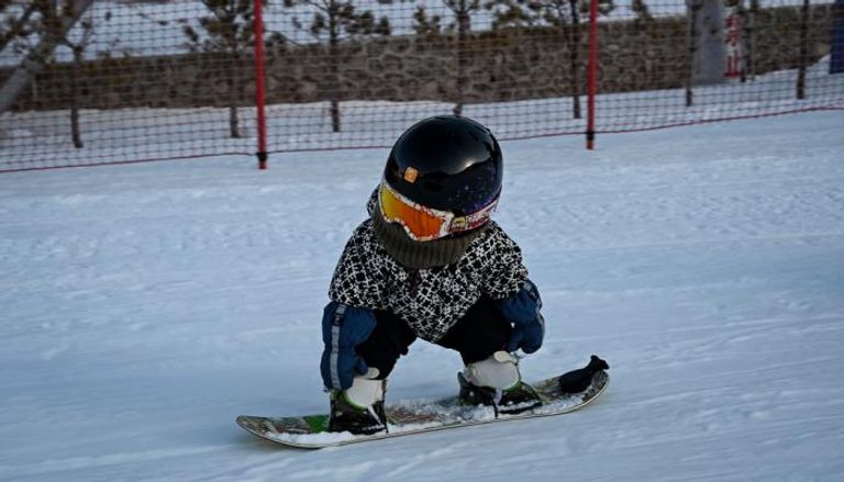 طفلة تتزلج علي الجليد  (1)
