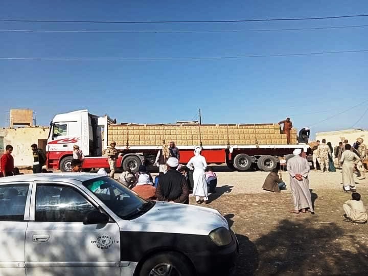 نقل مساعدات لاهالى قرية ابوالعراج بشمال سيناء