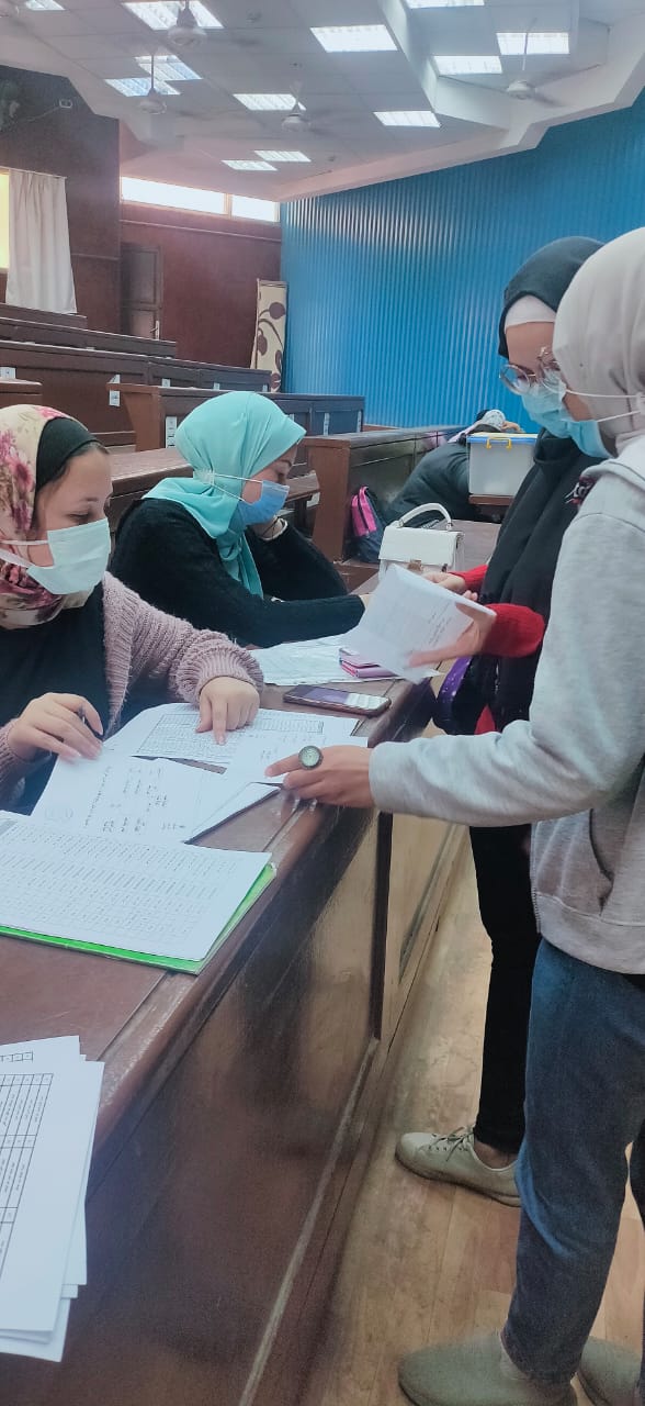 الإقبال على انتخابات الاتحادات الطلابية بجامعة حلوان
