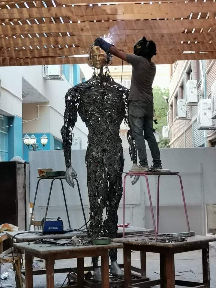 مراحل صنع أطول تمثال