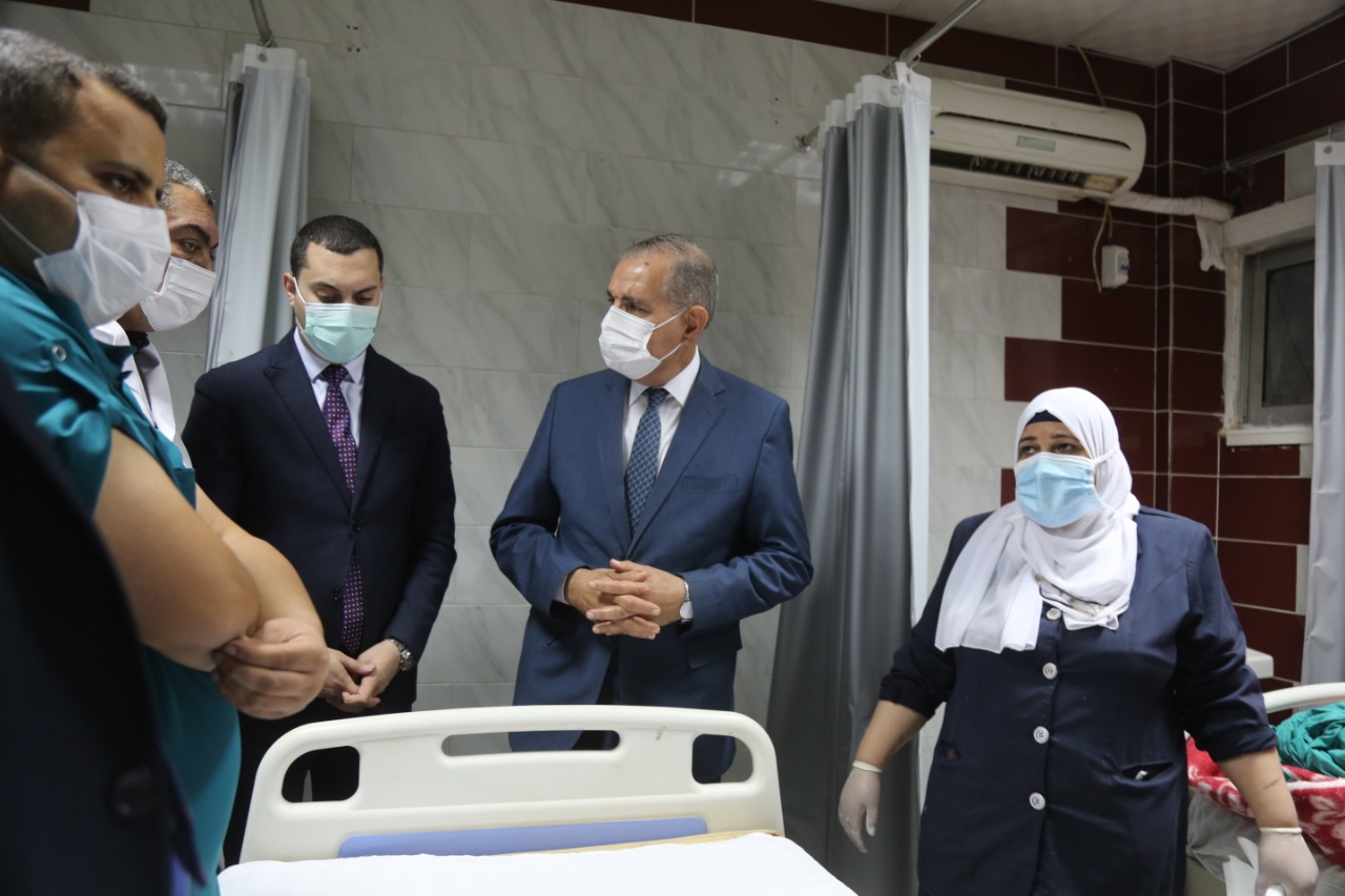 محافظ كفر الشيخه يتابع حالة المصاب في بيارة صرف محافظ كفر الشيخه يتابع حالة المصاب في بيارة صرف