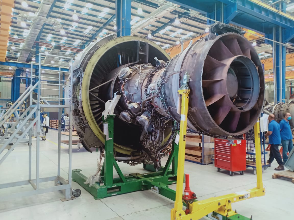  مراحل صيانة محركات الطائرات داخل مجمع ورش مصر للطيران (3)