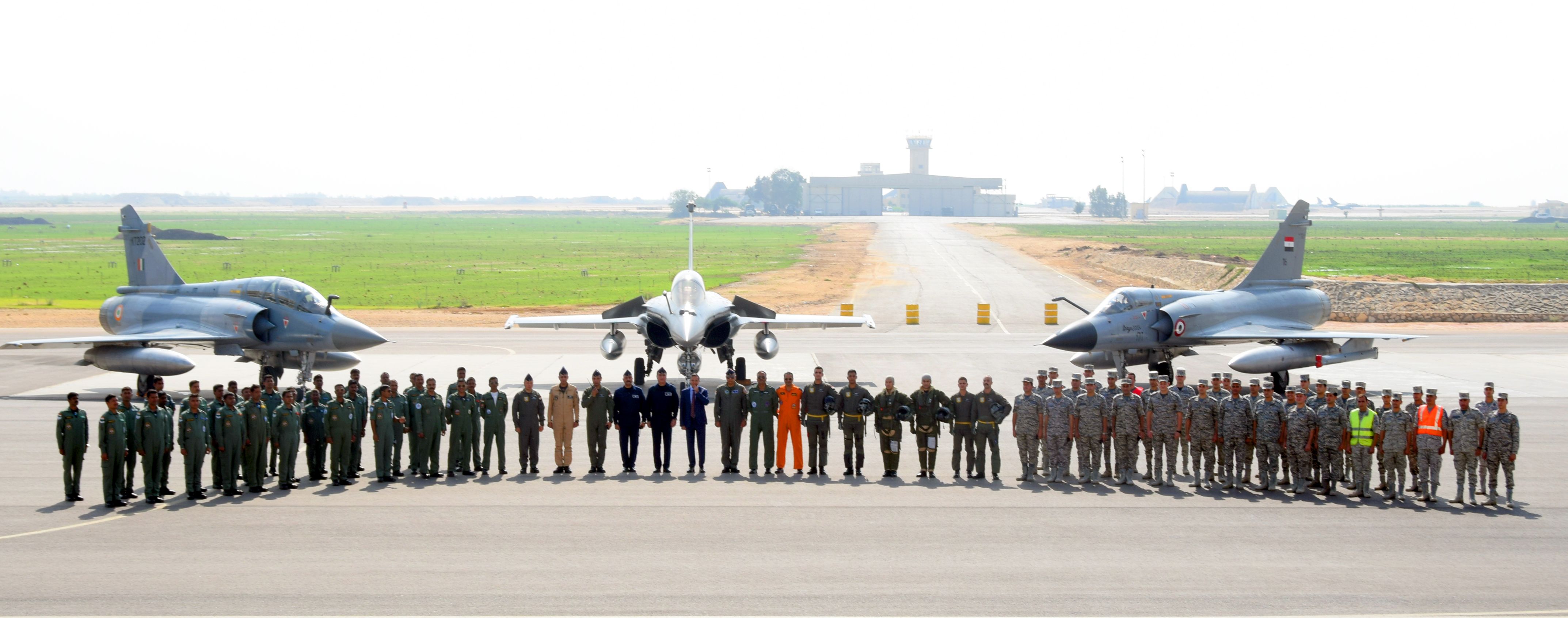 القوات الجوية المصرية والهندية تنفذان تدريبا مشتركا (2)