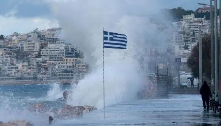 العاصفة تضرب اليونان