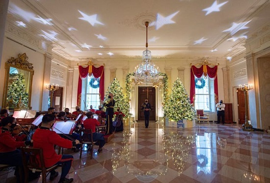 كواليس استعدادات البيت الأبيض للكريسماس.. بهذه الطريقة يحتفلون 