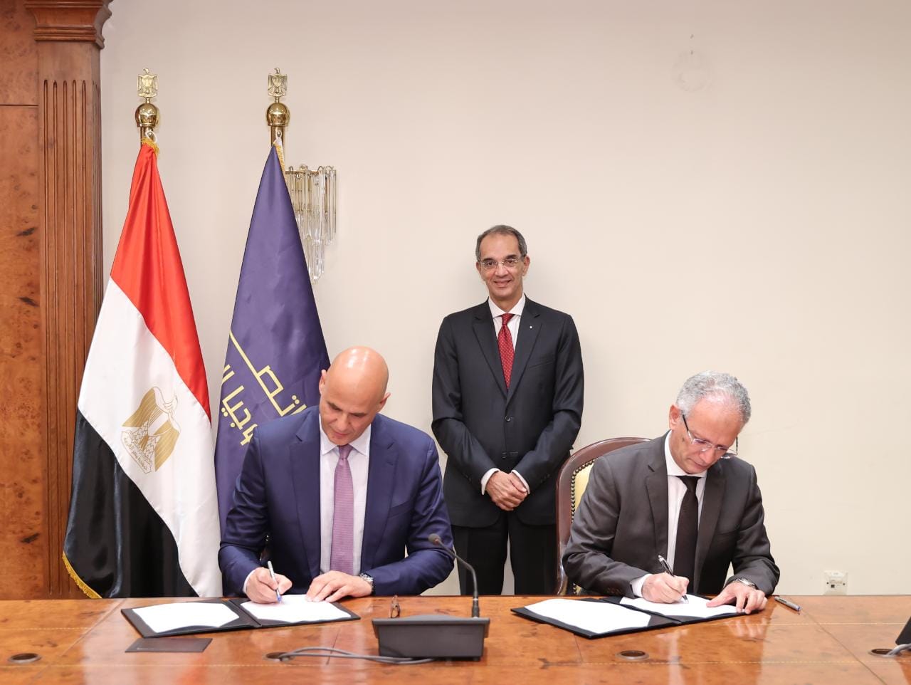 وزير الاتصالات يشهد توقيع الاتفاقية