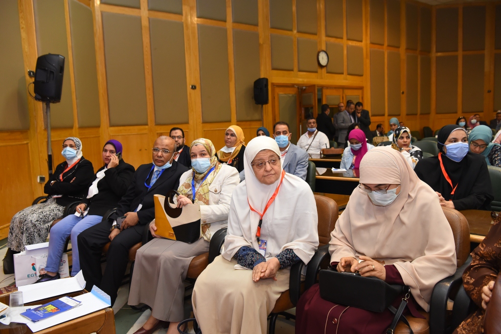 جانب من المشاركين بالمؤتمر الثامن عشر لطب الأطفال بجامعة أسيوط
