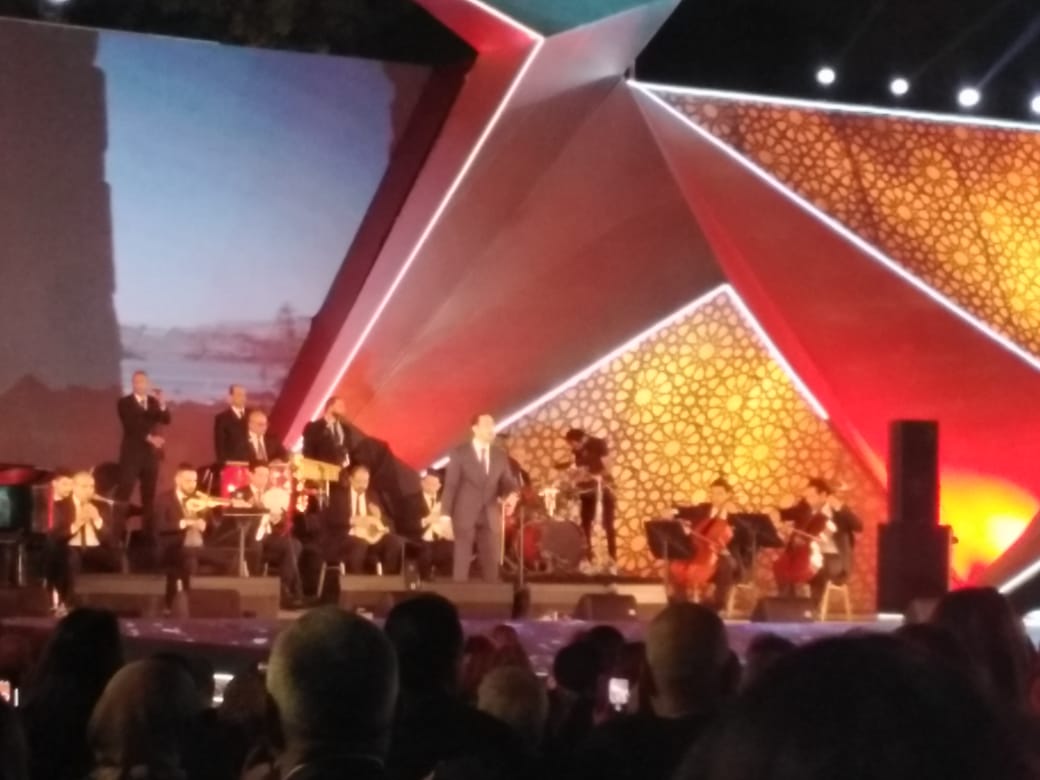 مدحت صالح يبدء حفل مهرجان الموسيقي العربية بأغنية زي ماهي حبها (3)