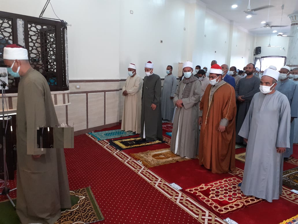 أول صلاة جمعة بالمسجد عقب افتتاحه