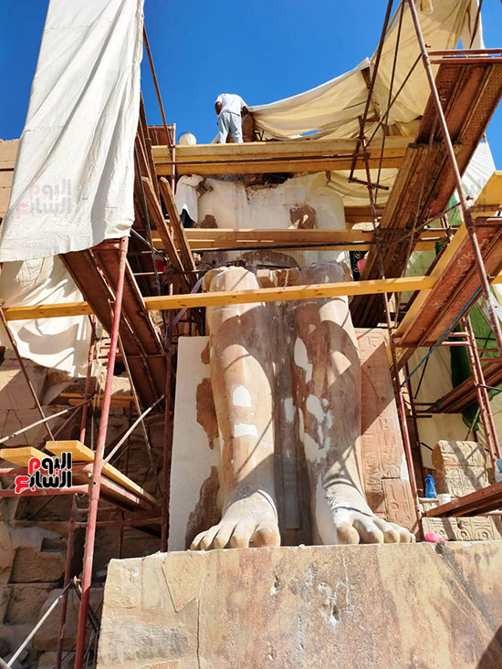 جانب-من-ترميم-تمثال-تحتمس-الثانى