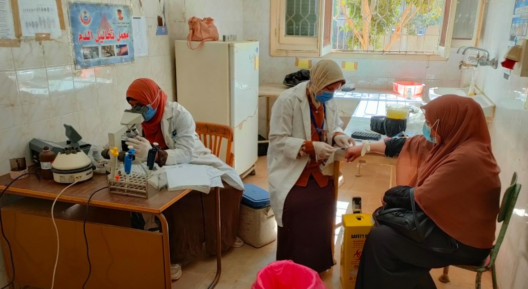 صحة المنيا تقدم الخدمات الطبية والعلاجية بقرية صندفا